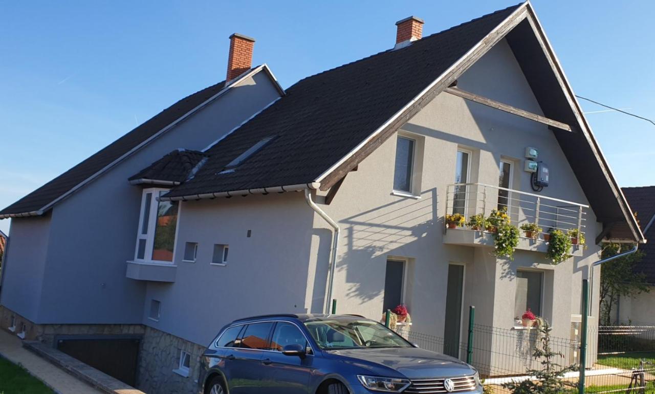 Aranyeso Apartmanhazak No.1 巴拉顿诺尔马迪 外观 照片